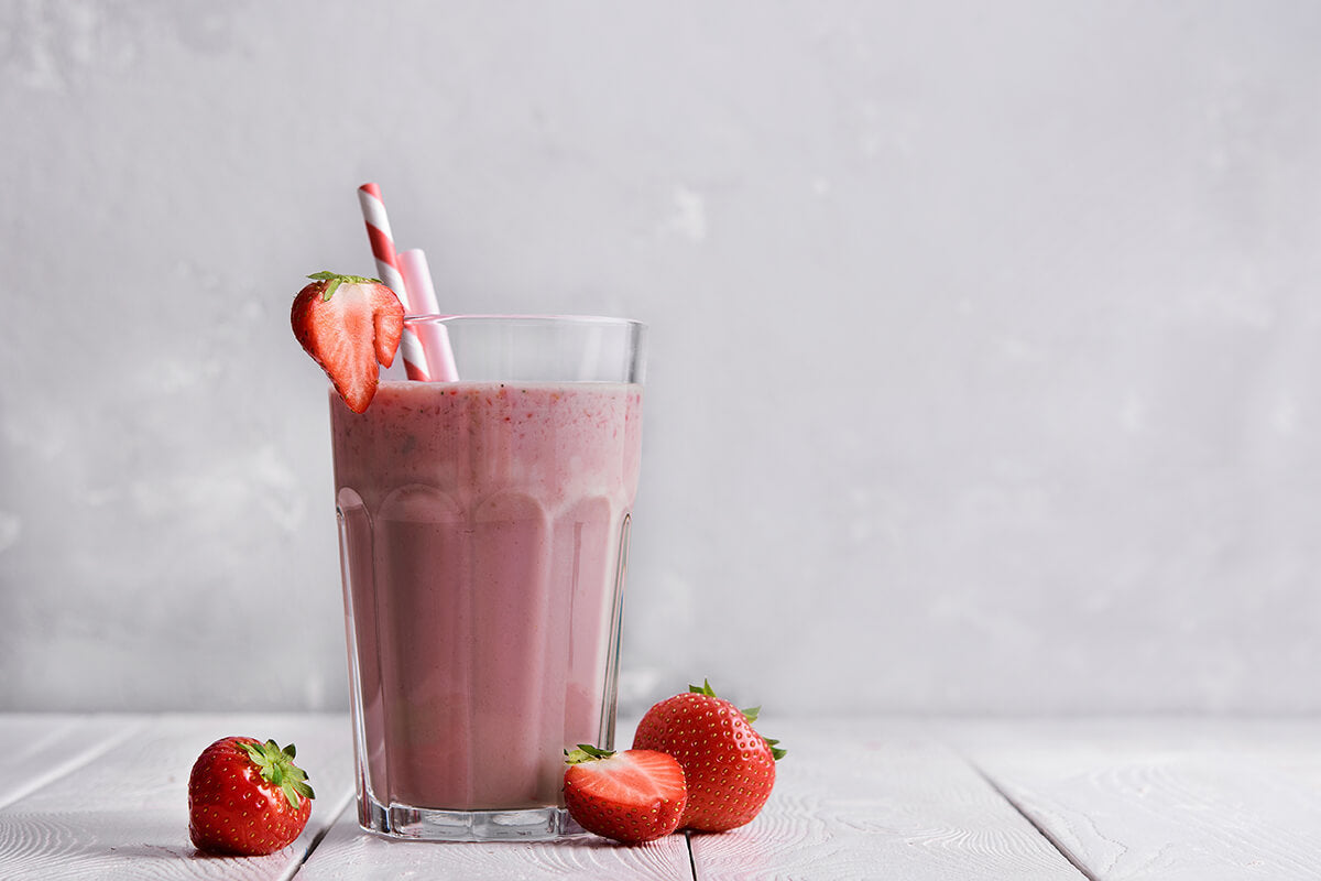 SMOOTHIE DE FRUTILLA BAÑADA EN CHOCOLATE Y CHÍA