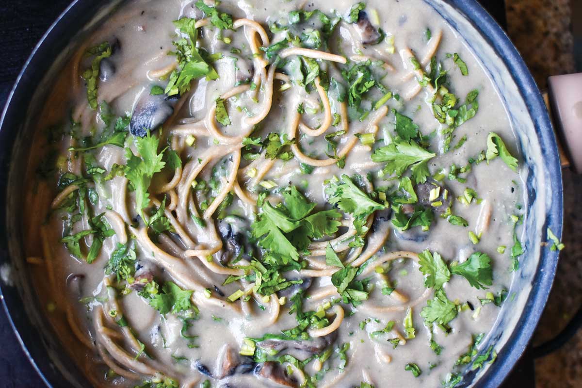 Spaghetti de Chía con salsa de coliflor y champiñones